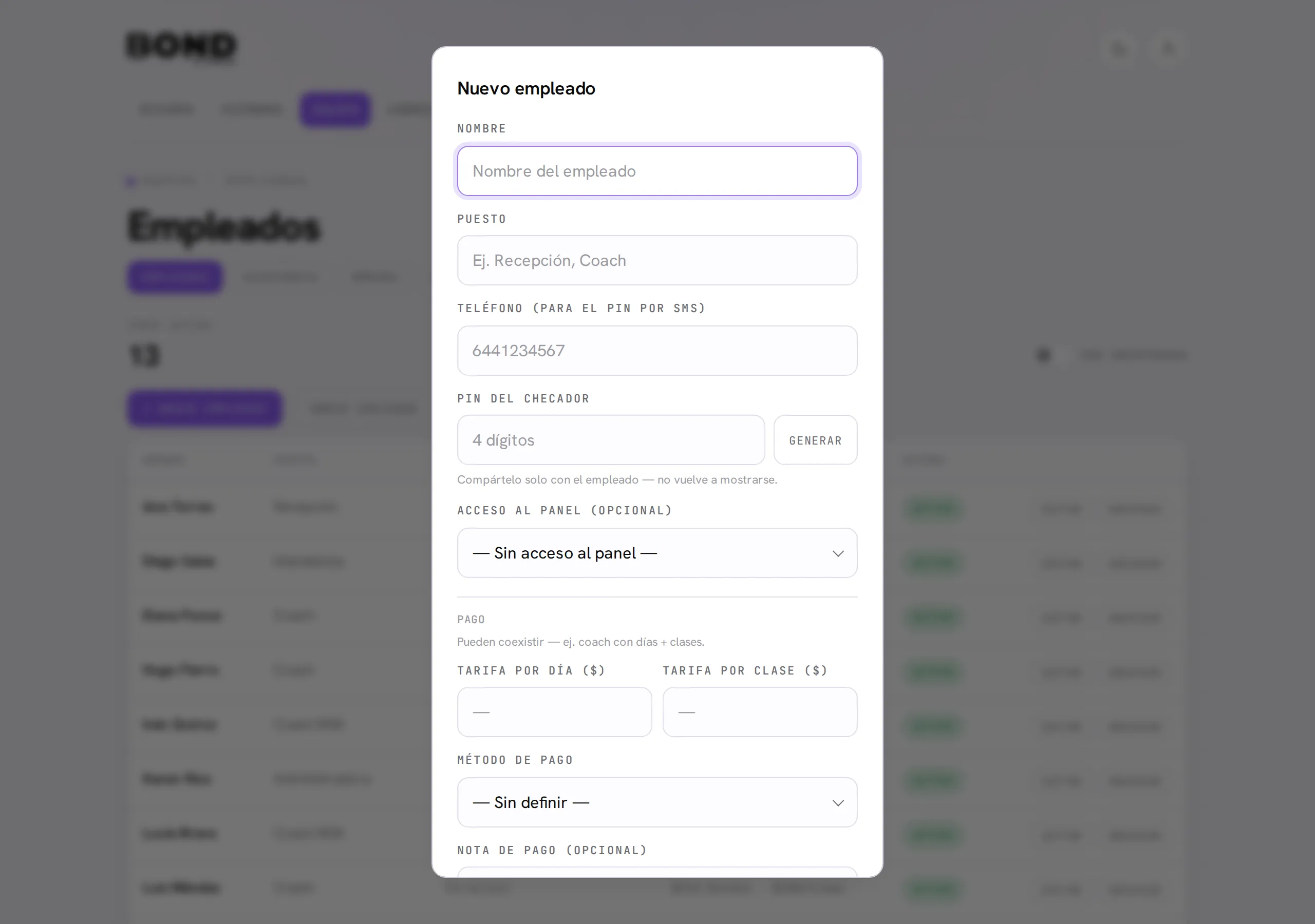 El formulario de nuevo empleado: puesto, teléfono, PIN del checador, acceso al panel, tarifas y método de pago